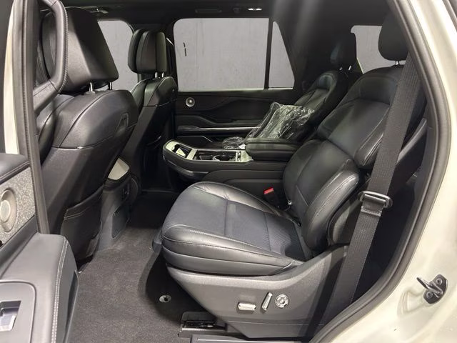 2026 Pristine White Met TC Lincoln Navigator Reserve 4X4 SUV