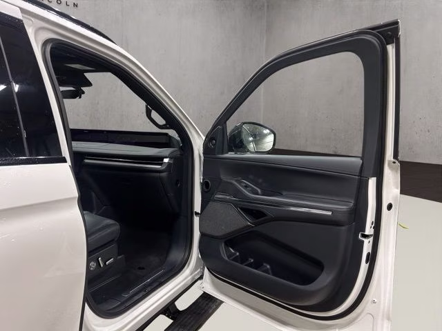 2026 Pristine White Met TC Lincoln Navigator Reserve 4X4 SUV
