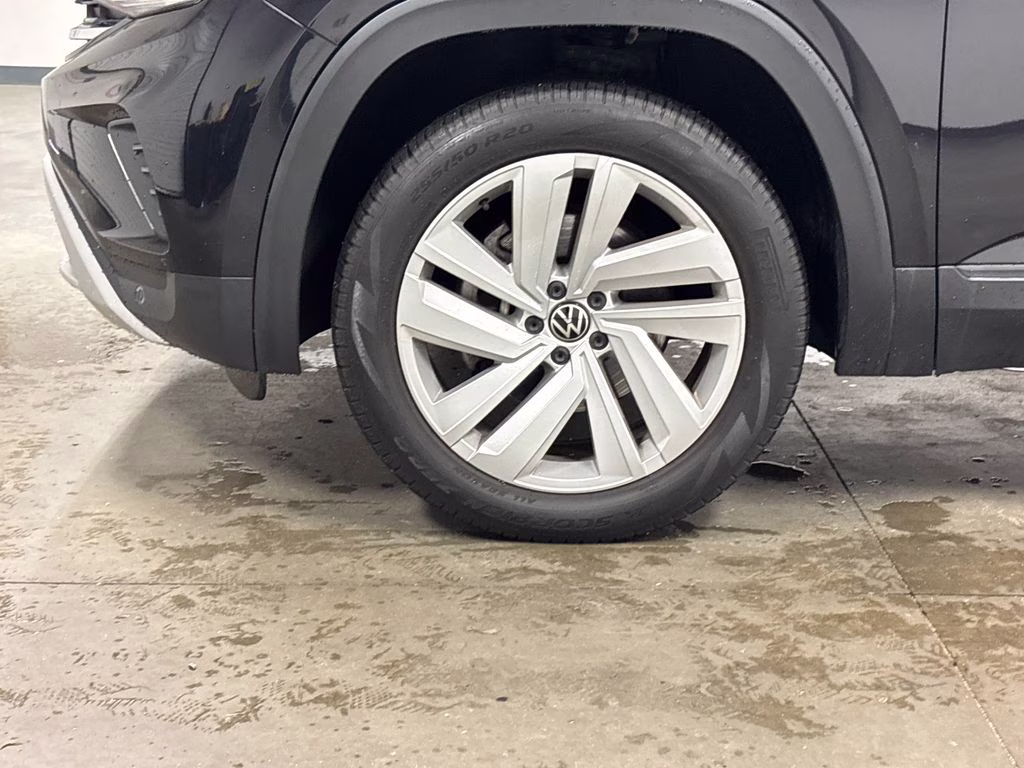 2020 Deep Black Volkswagen Atlas Cross Sport 3.6L V6 SE w/Technology AWD SUV