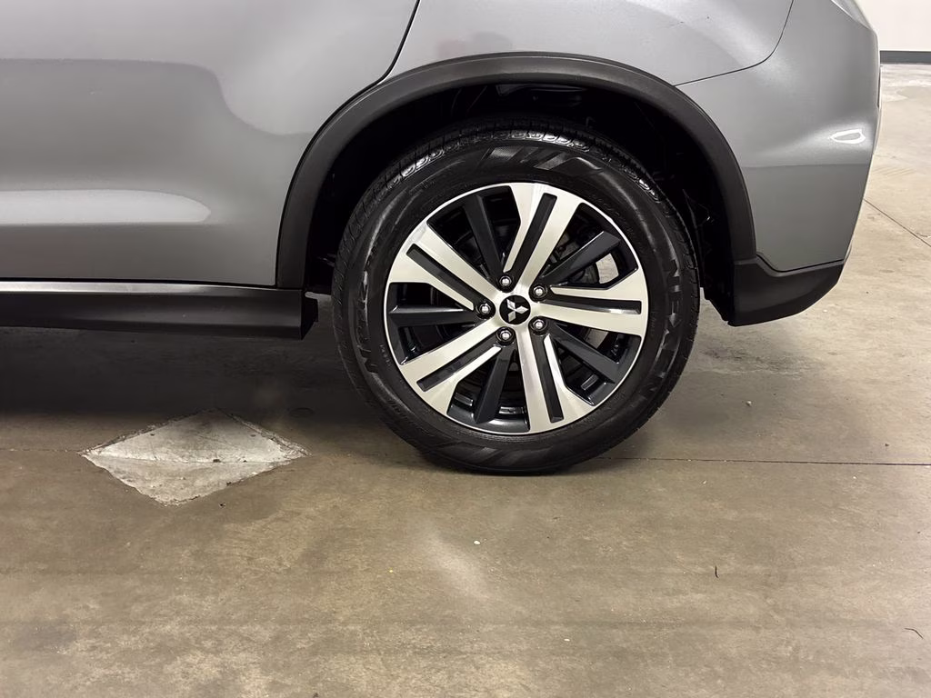 2024 Mercury Gray Metallic Mitsubishi Outlander Sport 2.0 ES 4X4 SUV