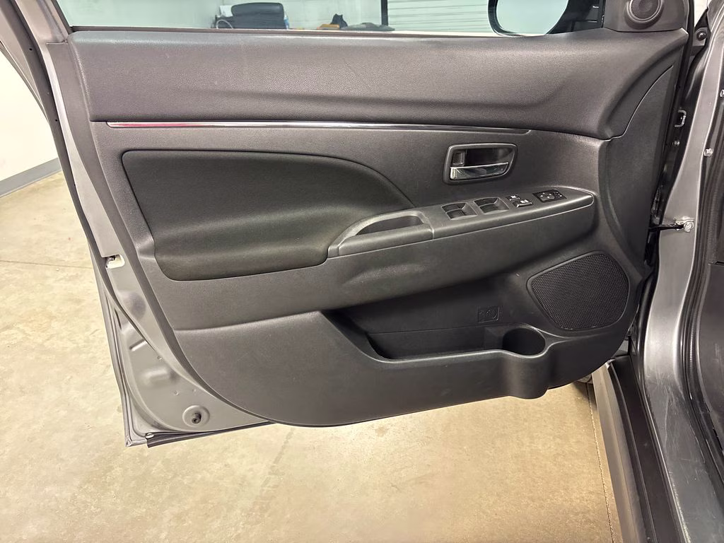 2024 Mercury Gray Metallic Mitsubishi Outlander Sport 2.0 ES 4X4 SUV