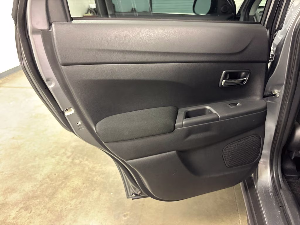 2024 Mercury Gray Metallic Mitsubishi Outlander Sport 2.0 ES 4X4 SUV