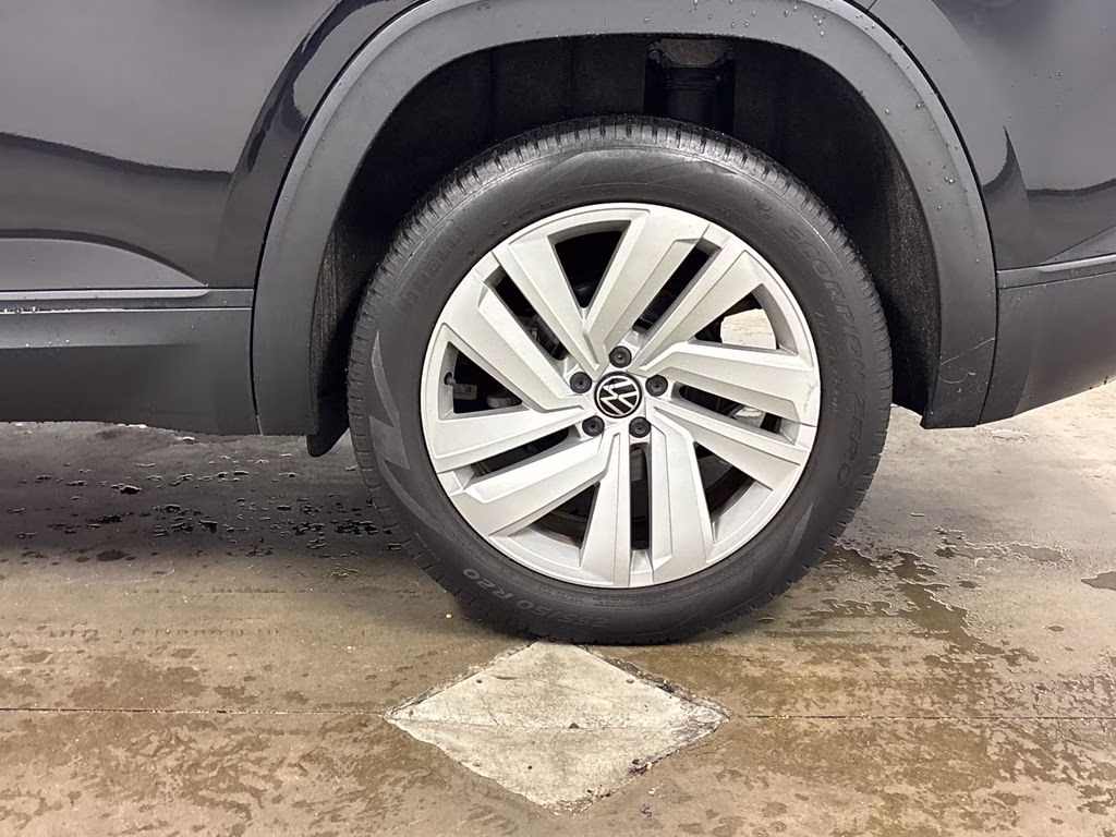 2020 Deep Black Volkswagen Atlas Cross Sport 3.6L V6 SE w/Technology AWD SUV