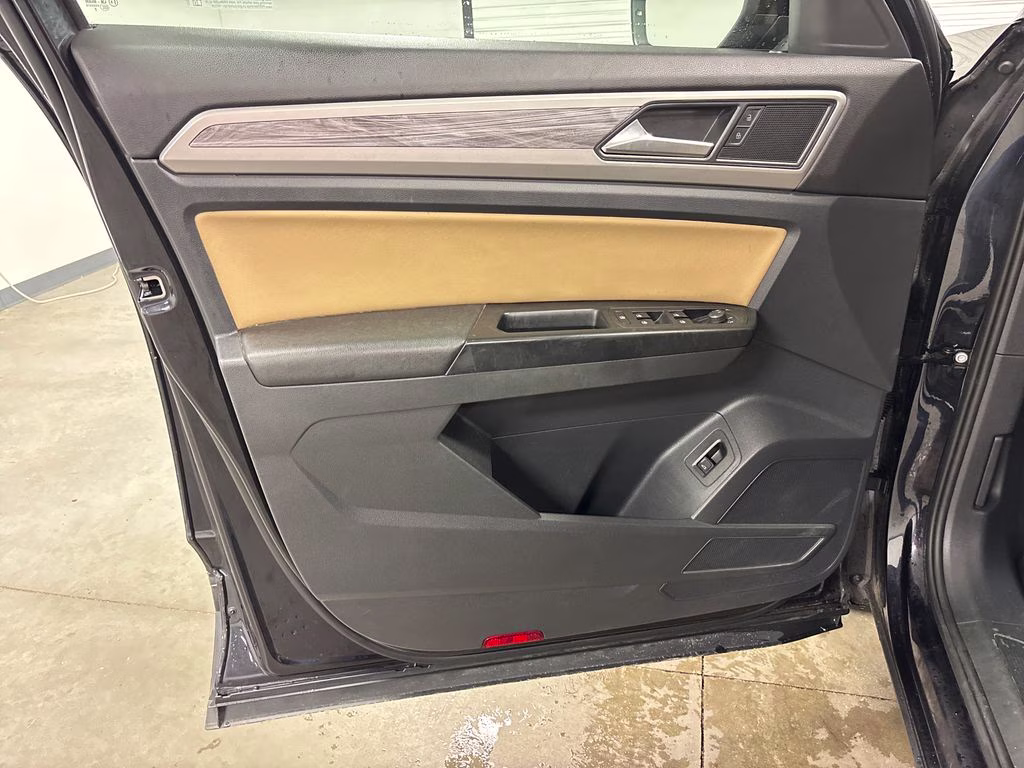 2020 Deep Black Volkswagen Atlas Cross Sport 3.6L V6 SE w/Technology AWD SUV