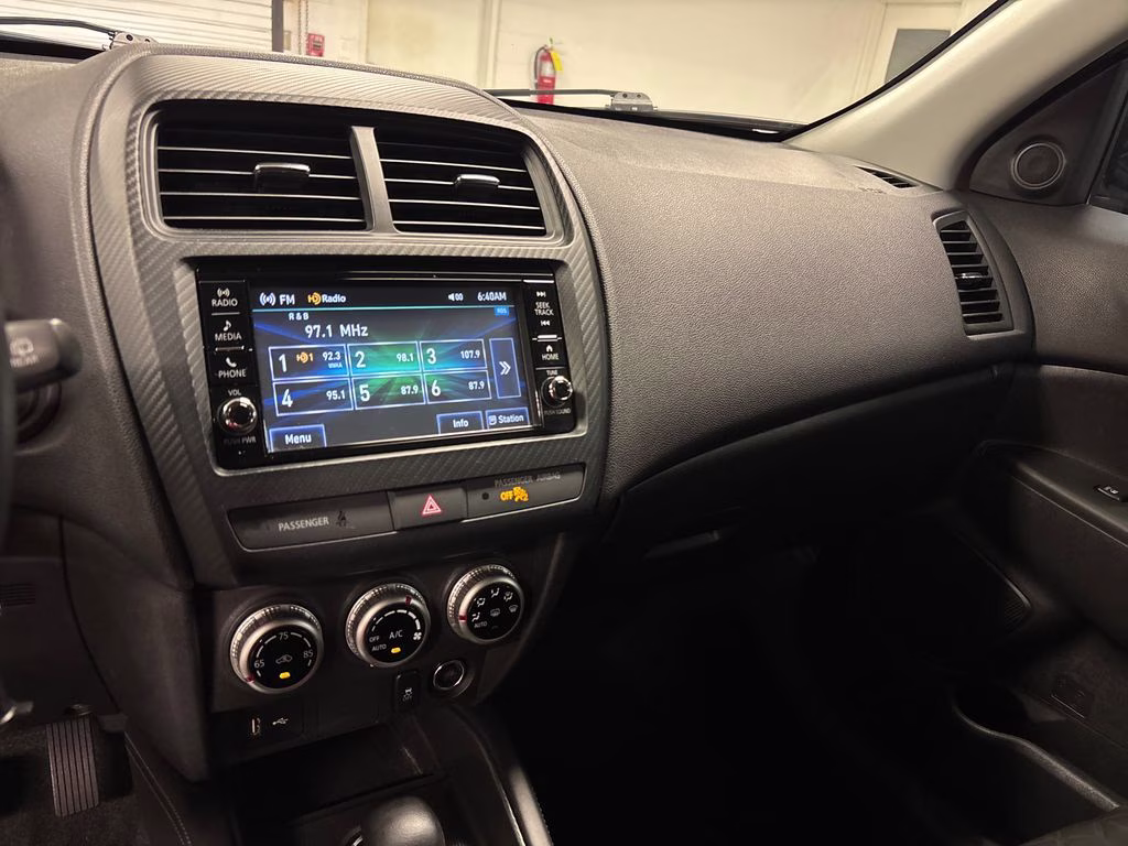 2024 Mercury Gray Metallic Mitsubishi Outlander Sport 2.0 ES 4X4 SUV