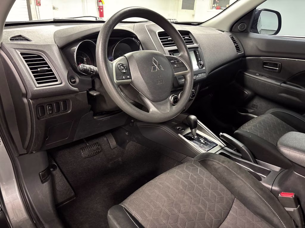 2024 Mercury Gray Metallic Mitsubishi Outlander Sport 2.0 ES 4X4 SUV