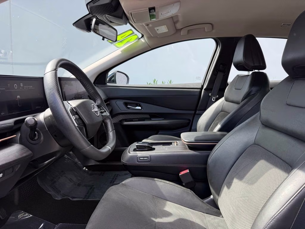 2024 Everest White Pearl Tricoat/Black Diamond Pearl Nissan ARIYA ENGAGE FWD SUV