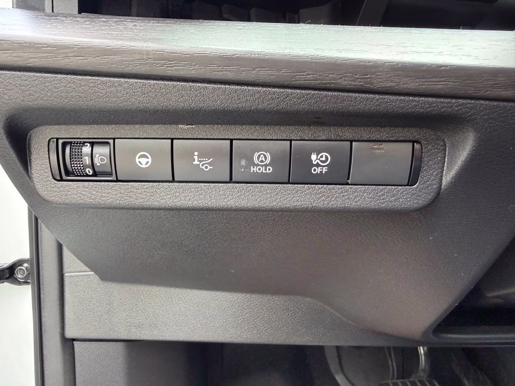 2024 Everest White Pearl Tricoat/Black Diamond Pearl Nissan ARIYA ENGAGE FWD SUV
