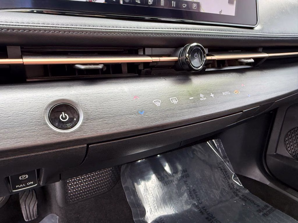 2024 Everest White Pearl Tricoat/Black Diamond Pearl Nissan ARIYA ENGAGE FWD SUV