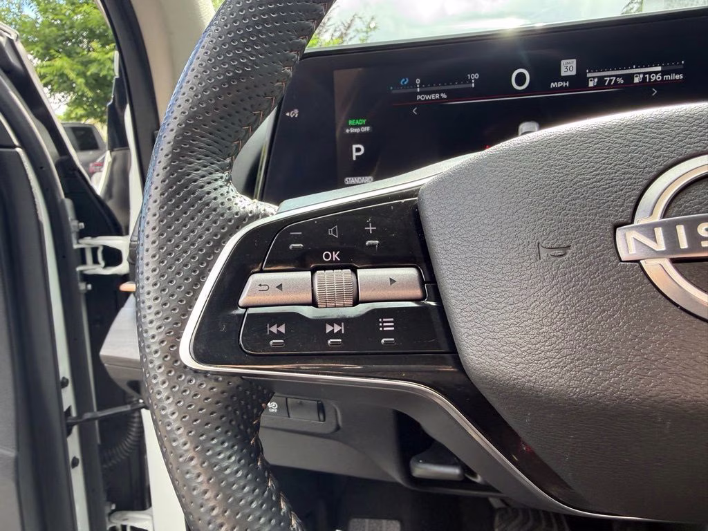 2024 Everest White Pearl Tricoat/Black Diamond Pearl Nissan ARIYA ENGAGE FWD SUV