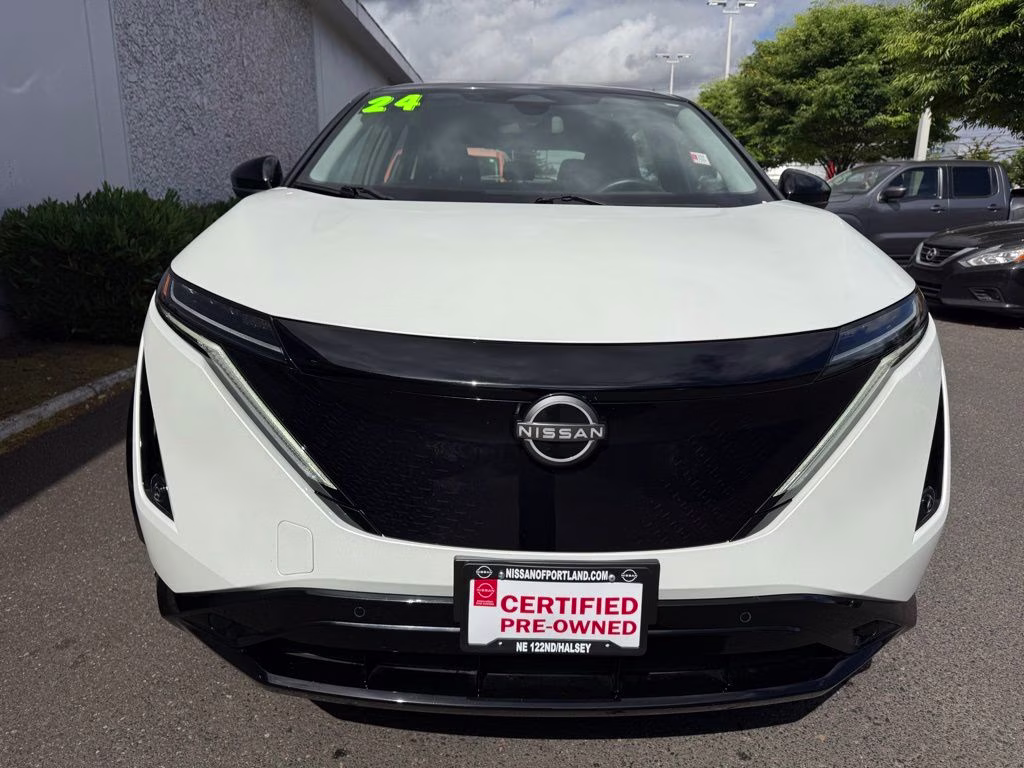 2024 Everest White Pearl Tricoat/Black Diamond Pearl Nissan ARIYA ENGAGE FWD SUV