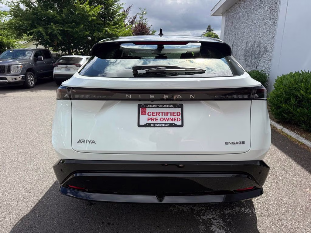 2024 Everest White Pearl Tricoat/Black Diamond Pearl Nissan ARIYA ENGAGE FWD SUV