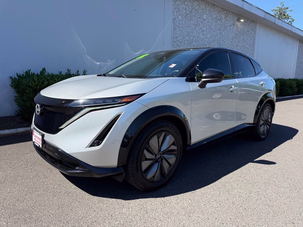 2023 Brilliant Silver Metallic/Black Diamond Pearl Nissan ARIYA ENGAGE+ e-4ORCE AWD SUV