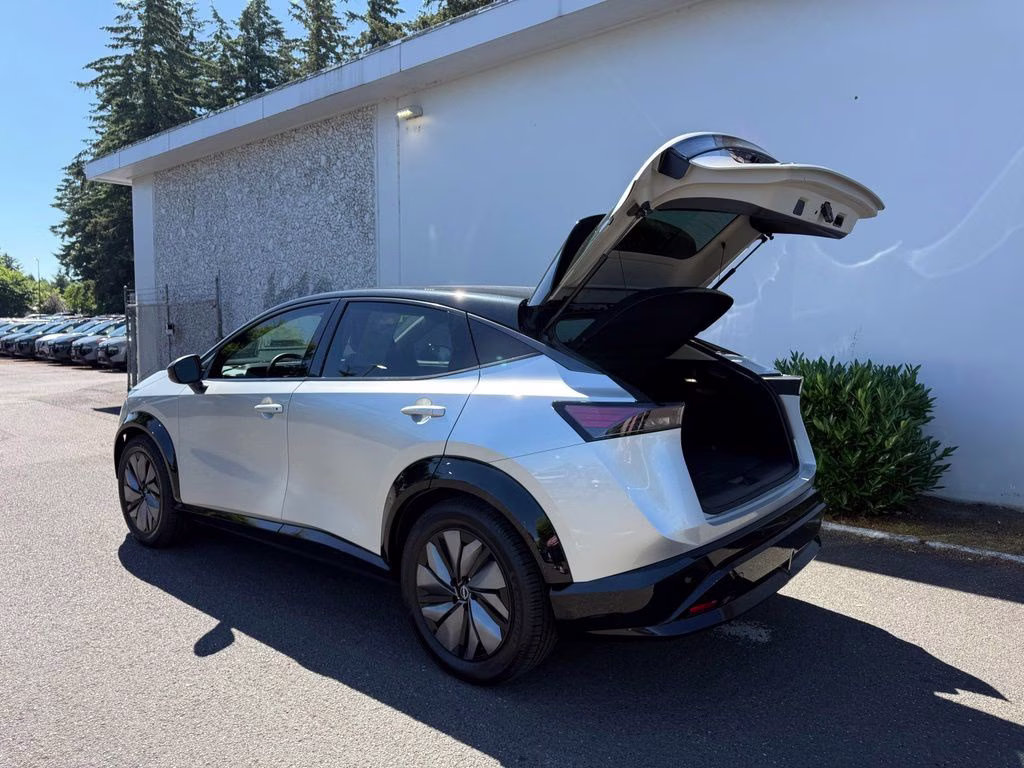 2023 Brilliant Silver Metallic/Black Diamond Pearl Nissan ARIYA ENGAGE+ e-4ORCE AWD SUV