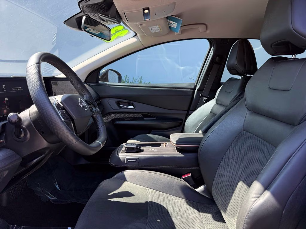 2023 Brilliant Silver Metallic/Black Diamond Pearl Nissan ARIYA ENGAGE+ e-4ORCE AWD SUV