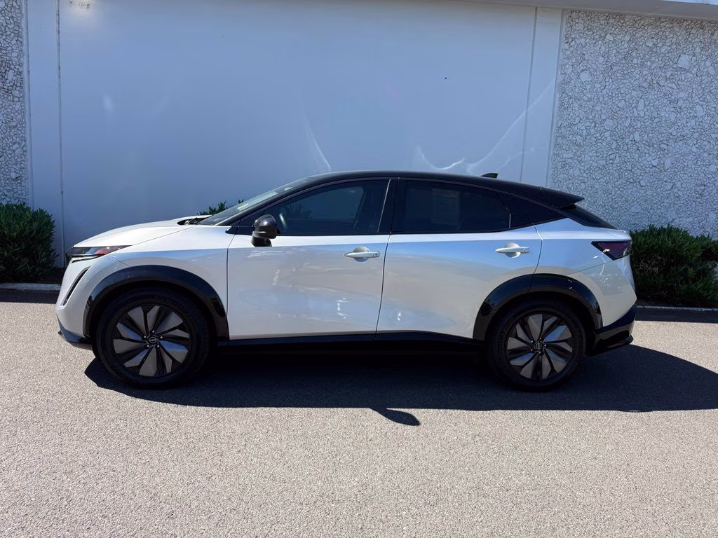 2023 Brilliant Silver Metallic/Black Diamond Pearl Nissan ARIYA ENGAGE+ e-4ORCE AWD SUV