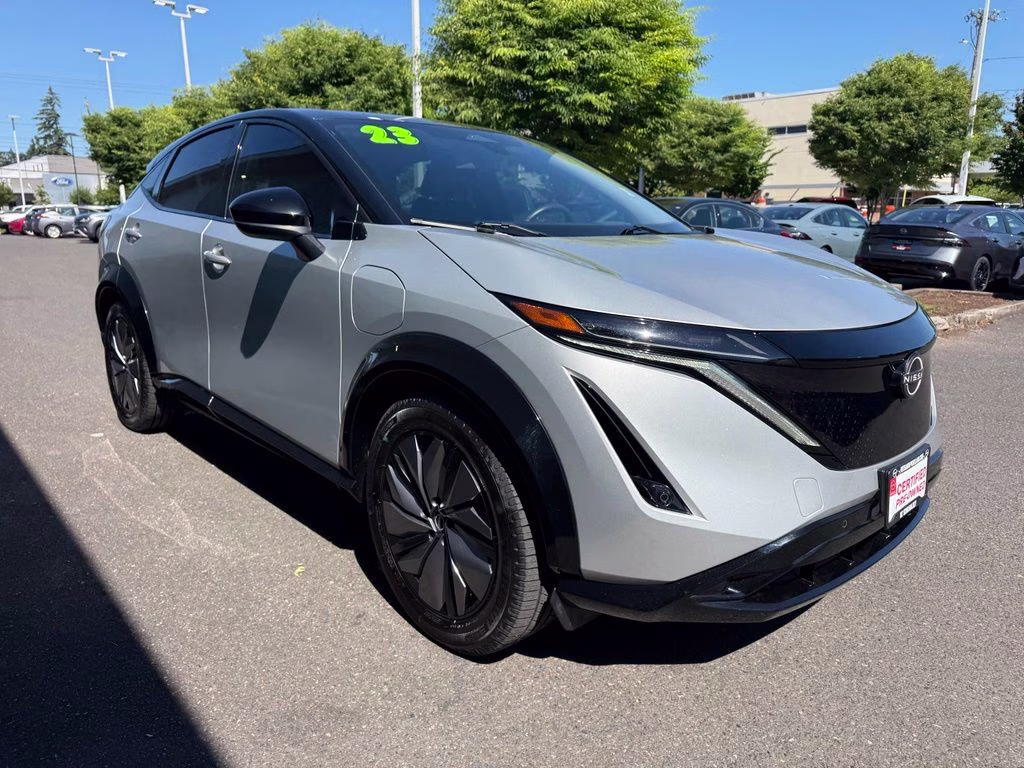 2023 Brilliant Silver Metallic/Black Diamond Pearl Nissan ARIYA ENGAGE+ e-4ORCE AWD SUV