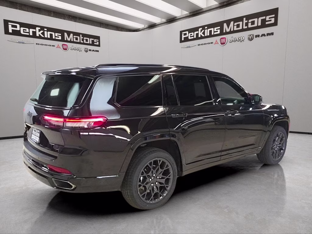 2024 Diamond Black Crystal Pearlcoat Jeep Grand Cherokee L Summit 4X4 SUV