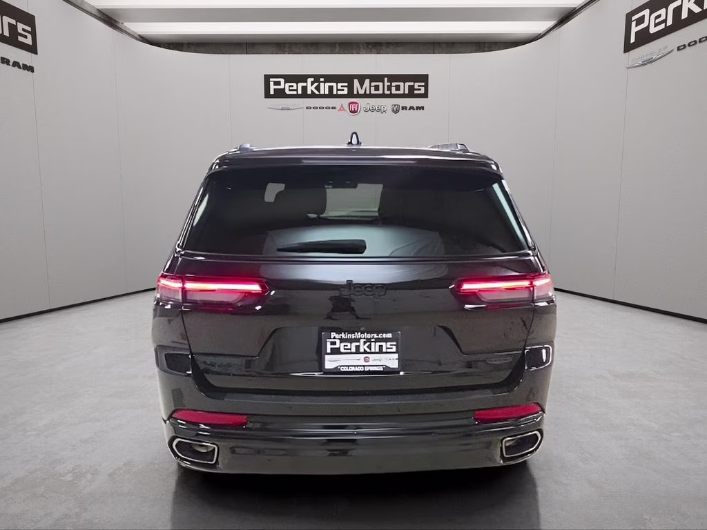 2024 Diamond Black Crystal Pearlcoat Jeep Grand Cherokee L Summit 4X4 SUV