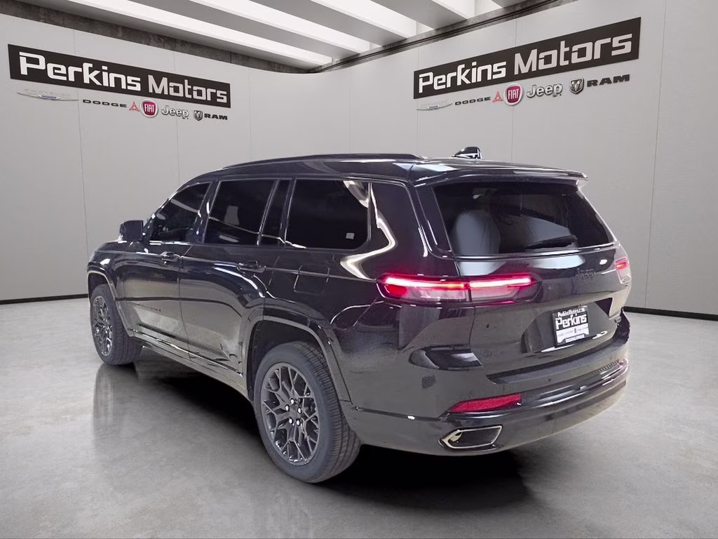 2024 Diamond Black Crystal Pearlcoat Jeep Grand Cherokee L Summit 4X4 SUV