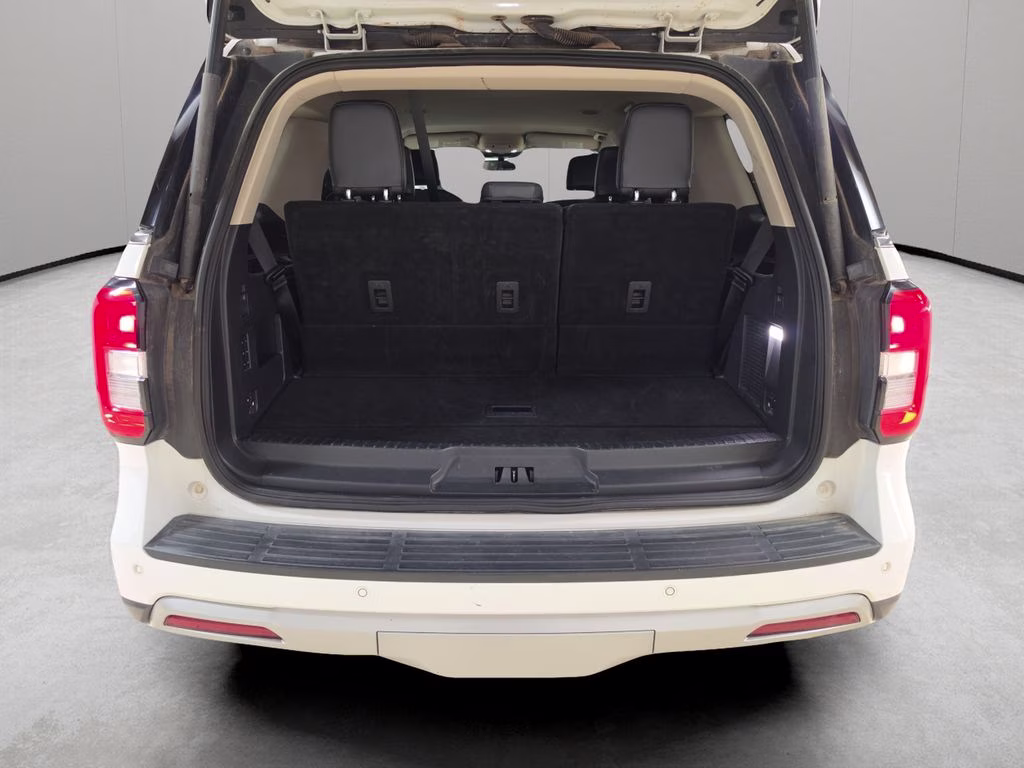 2024 Oxford White Ford Expedition XLT 4X4 SUV