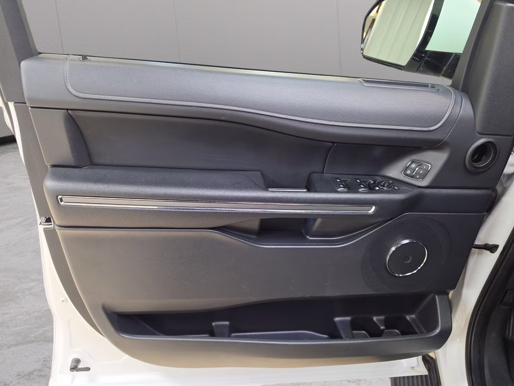 2024 Oxford White Ford Expedition XLT 4X4 SUV