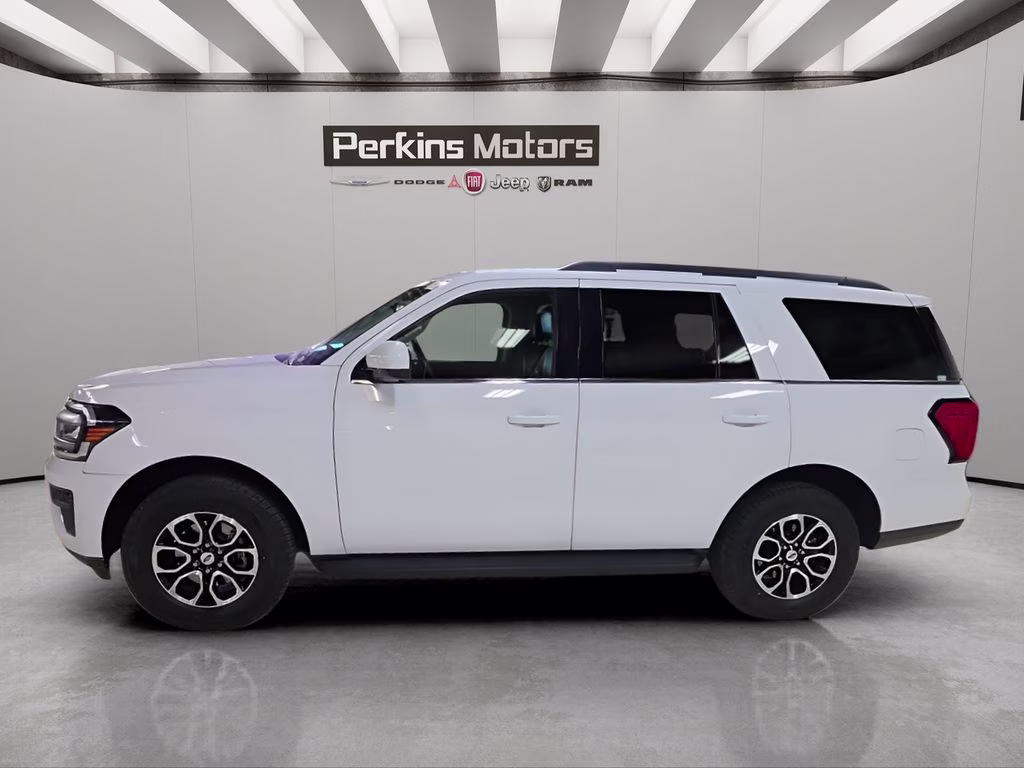 2024 Oxford White Ford Expedition XLT 4X4 SUV