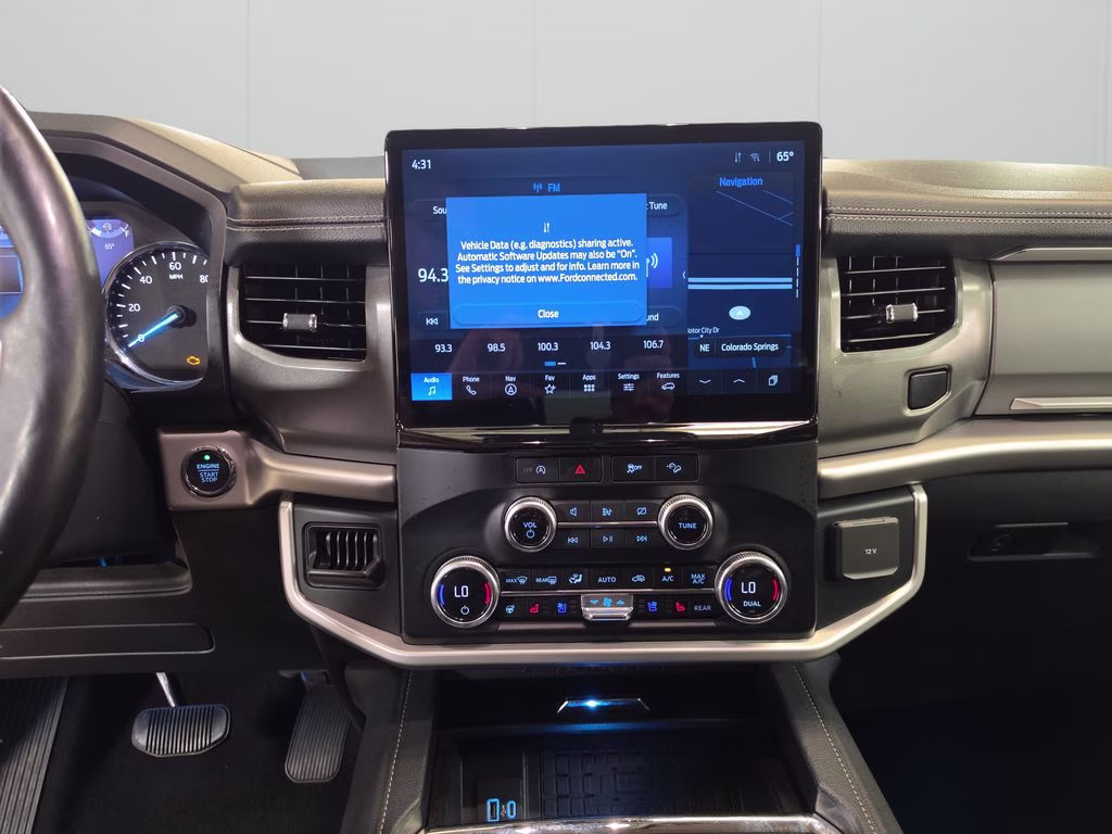 2024 Oxford White Ford Expedition XLT 4X4 SUV