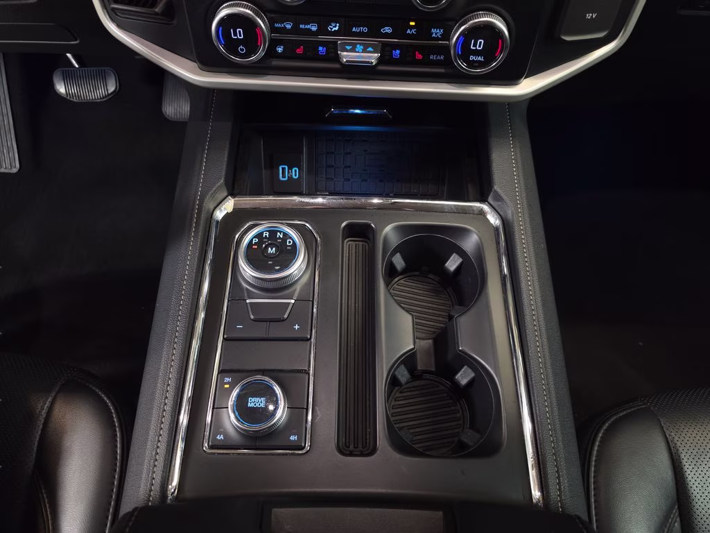 2024 Oxford White Ford Expedition XLT 4X4 SUV