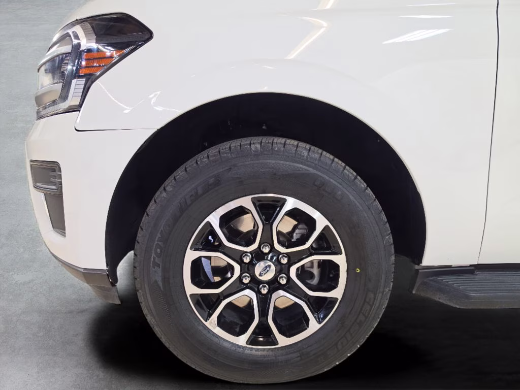 2024 Oxford White Ford Expedition XLT 4X4 SUV