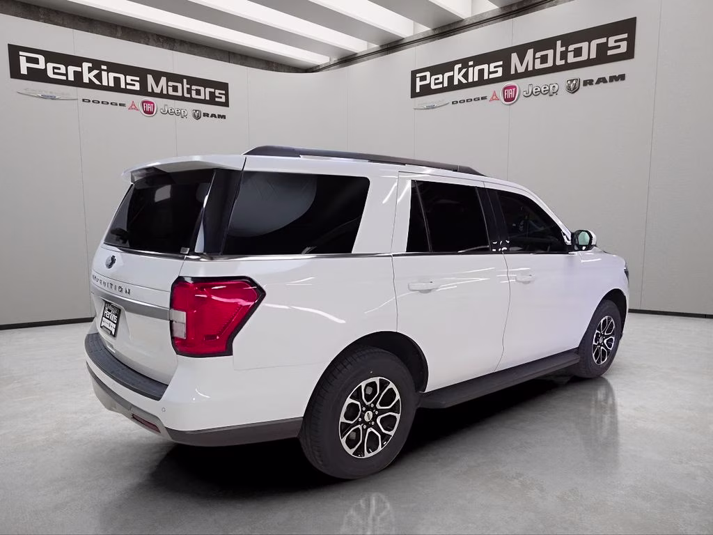 2024 Oxford White Ford Expedition XLT 4X4 SUV