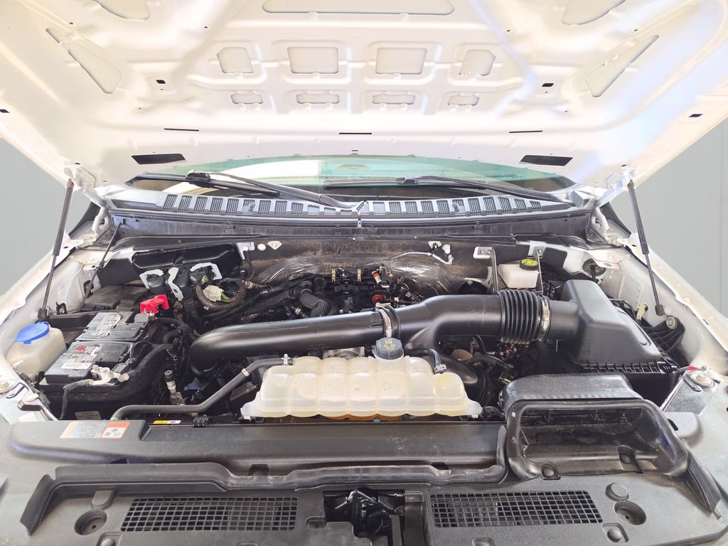 2024 Oxford White Ford Expedition XLT 4X4 SUV