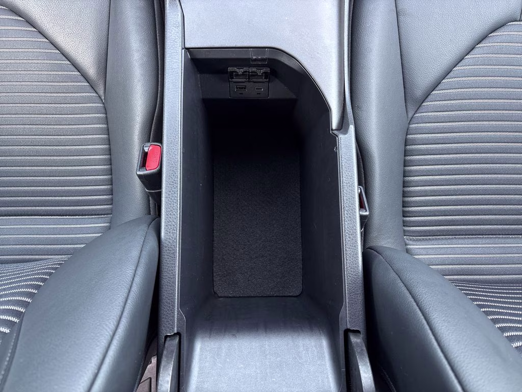 2023 Ice Toyota Camry Hybrid SE FWD Sedan