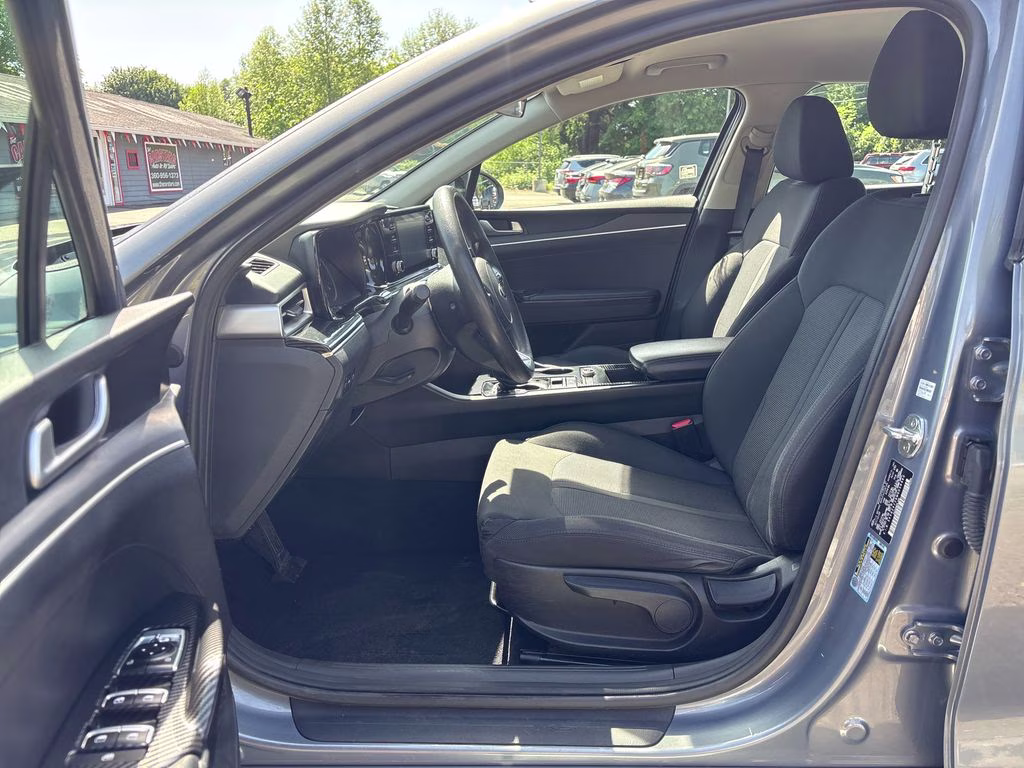 2021 Everlasting Silver Kia K5 LX FWD Sedan