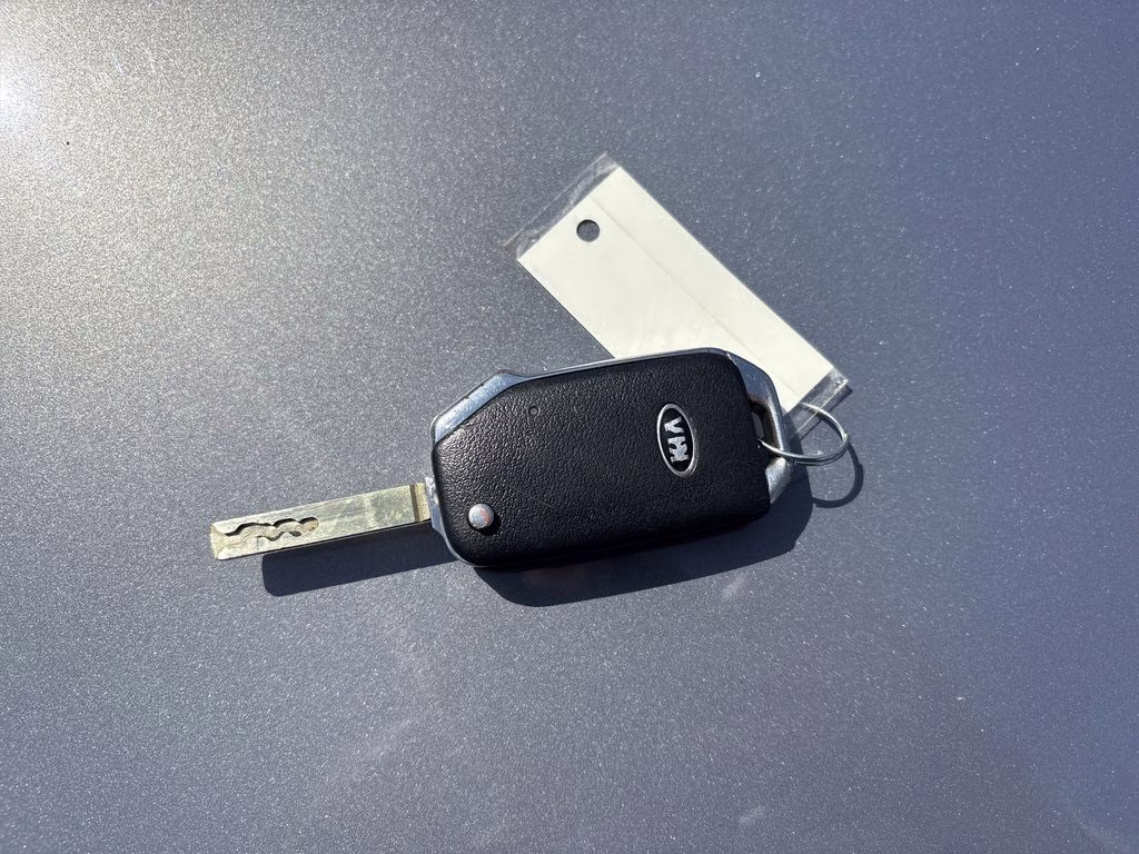 2021 Everlasting Silver Kia K5 LX FWD Sedan