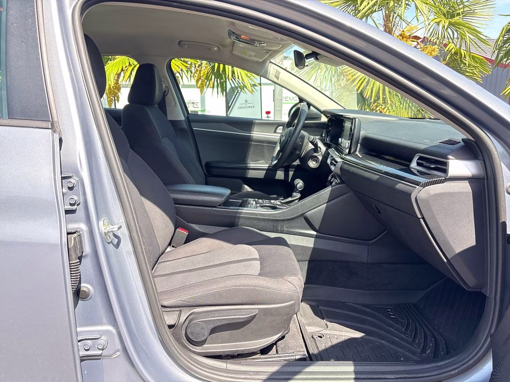 2021 Everlasting Silver Kia K5 LX FWD Sedan