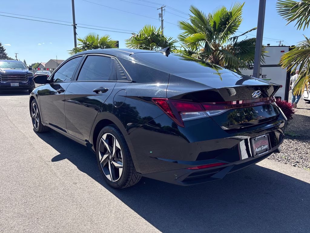 2023 Onyx Black Hyundai Elantra SEL FWD Sedan