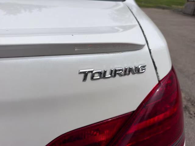 2008 White Toyota Avalon Touring FWD Sedan