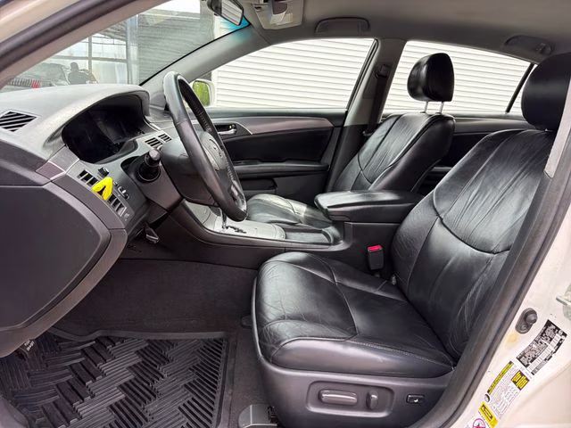 2008 White Toyota Avalon Touring FWD Sedan