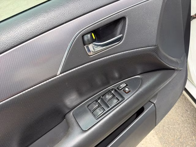 2008 White Toyota Avalon Touring FWD Sedan