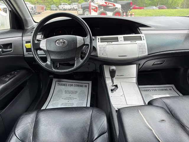2008 White Toyota Avalon Touring FWD Sedan