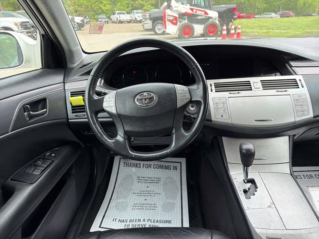 2008 White Toyota Avalon Touring FWD Sedan