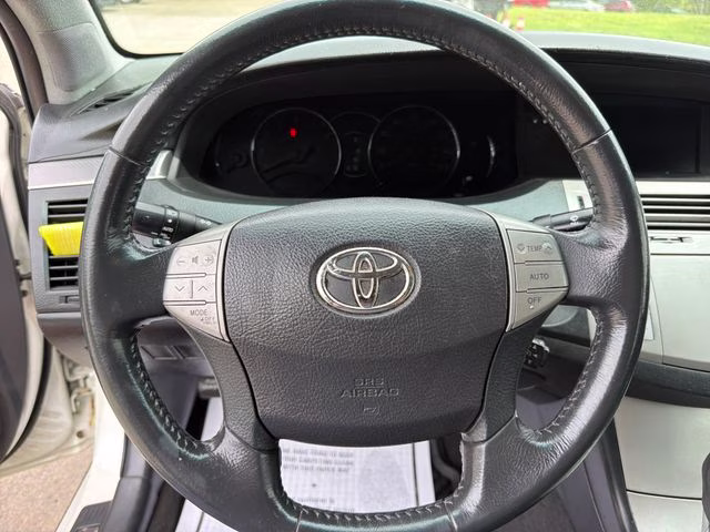 2008 White Toyota Avalon Touring FWD Sedan