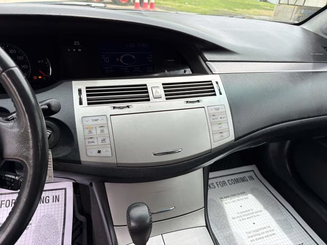 2008 White Toyota Avalon Touring FWD Sedan