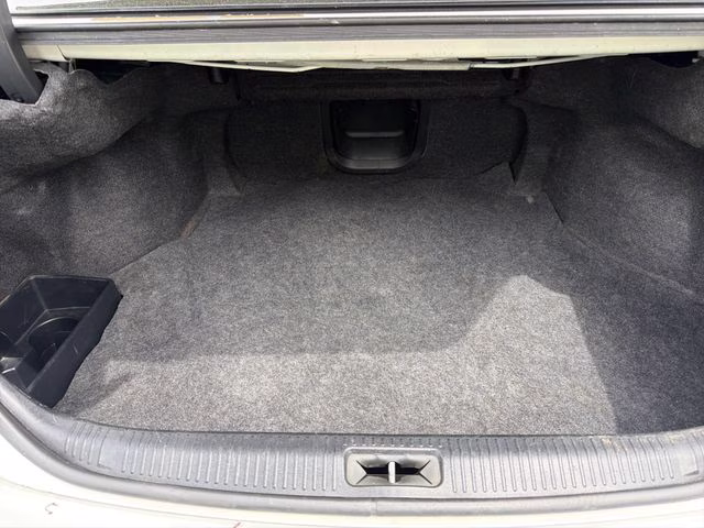 2008 White Toyota Avalon Touring FWD Sedan