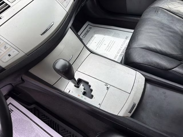 2008 White Toyota Avalon Touring FWD Sedan