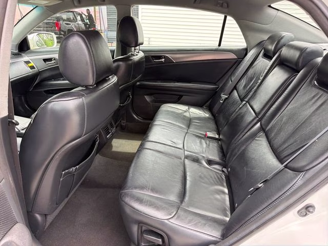 2008 White Toyota Avalon Touring FWD Sedan