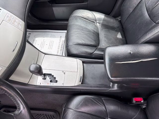 2008 White Toyota Avalon Touring FWD Sedan