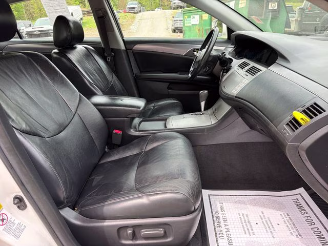 2008 White Toyota Avalon Touring FWD Sedan