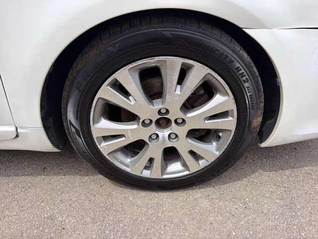 2008 White Toyota Avalon Touring FWD Sedan